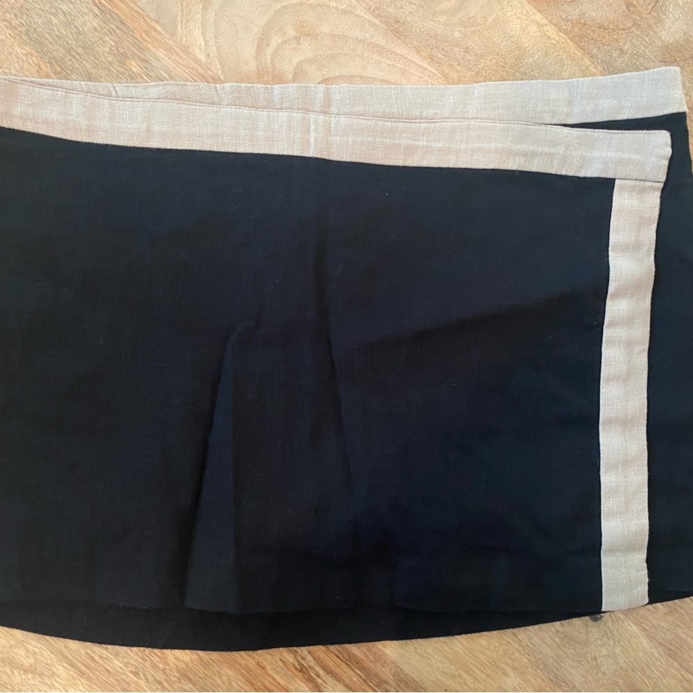 Abercrombie & Fitch Black Skirt with Beige Waistband